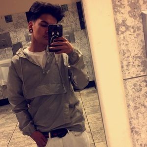 Meet your Posher, Axel